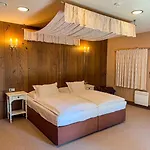 Park Hotel *